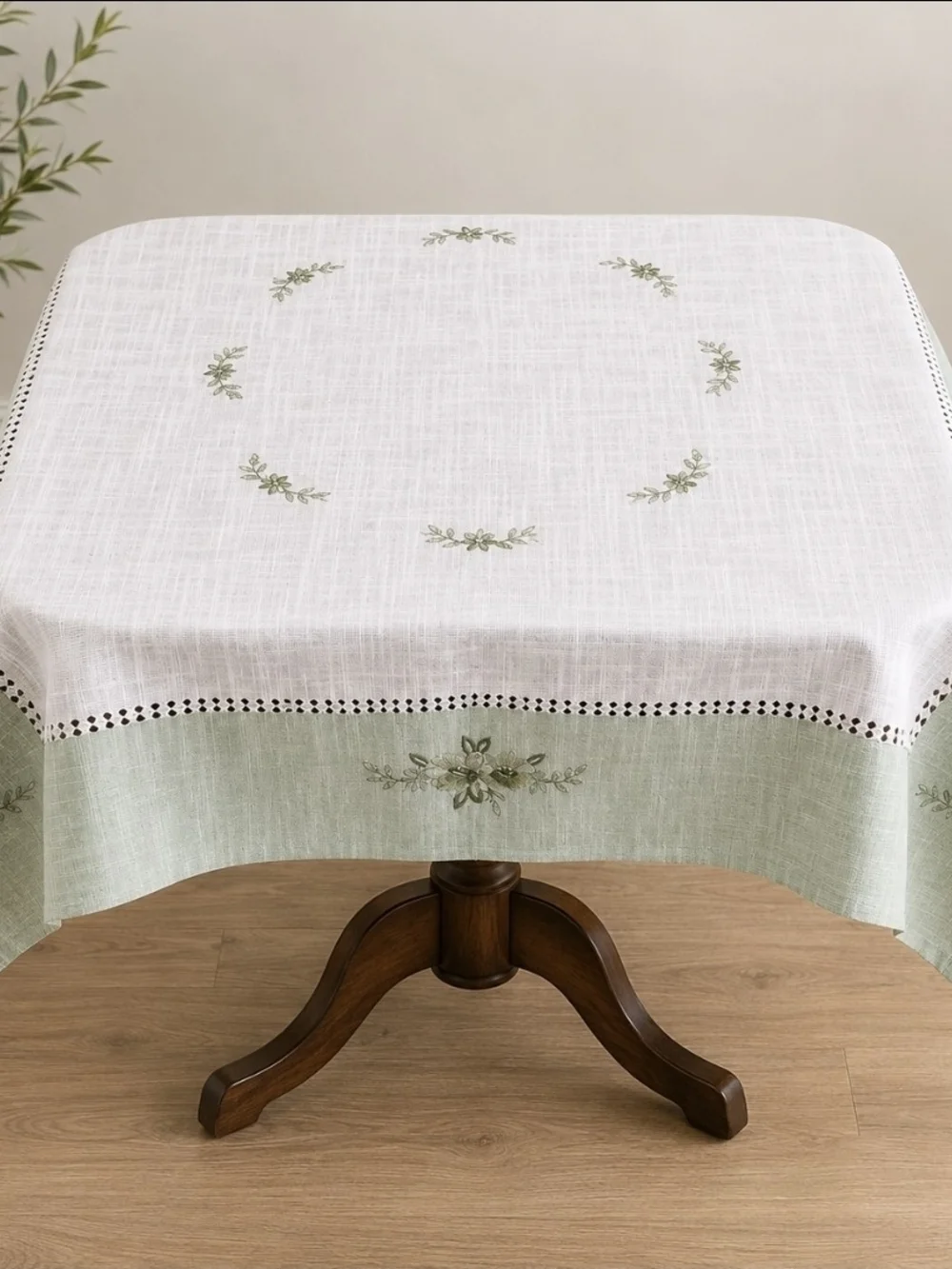 Vintage Embroidered Tablecloth Bundle – Set of 4 (Bonus Melbourne Souvenir Table